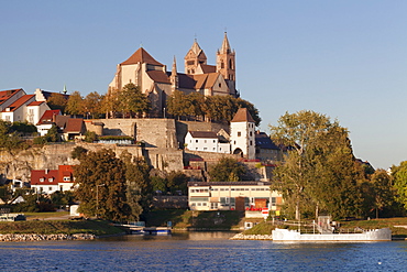 View over the Rhine River to Muensterberg Hill with Minster St. Stephan, Breisach am Rhein, Kaiserstuhl, Breisgau, Black Forest, Baden Wurttemberg, Germany, Europe