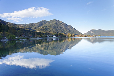 Walchensee Village, Jochberg Mountain and Herzogstand Mountain reflecting in Walchensee Lake, Bavarian Alps, Upper Bavaria, Bavaria, Germany, Europe