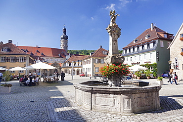 Rokoko fountain on market square, view to the castle, Weikersheim, Hohenlohe Region, Taubertal Valley, Romantische Strasse (Romantic Road), Baden Wurttemberg, Germany, Europe