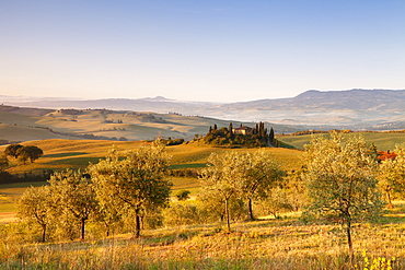 Farm house Belvedere at sunrise, near San Quirico, Val d'Orcia (Orcia Valley), UNESCO World Heritage Site, Siena Province, Tuscany, Italy, Europe