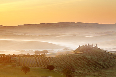 Farm house Belvedere at sunrise, near San Quirico, Val d'Orcia (Orcia Valley), UNESCO World Heritage Site, Siena Province, Tuscany, Italy, Europe