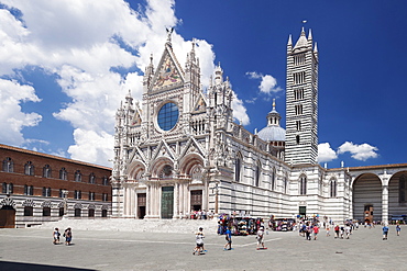 Piazza del Duomo, Santa Maria Assunta Cathedral, Siena, UNESCO World Heritage Site, Siena Province, Tuscany, Italy, Europe