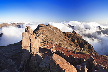 View from Roque de los Muchachos into Caldera de Taburiente, Parque Nacional de la Caldera de Taburiente, UNESCO Biosphere Reserve, La Palma, Canary Islands, Spain, Europe