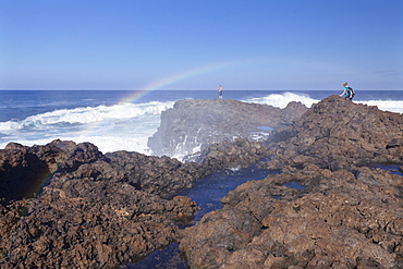 Tourists watching waves at the coast of La Fajana, Barlovento, Canary Islands, Spain, Atlantic, Europe