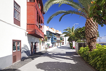 Los Balcones, traditional houses with wooden balconies, Avenida Maritima, Santa Cruz de la Palma, La Palma, Canary Islands, Spain, Europe