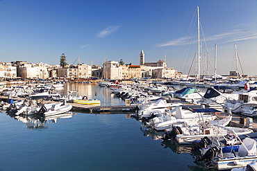 View over the harbour to San Nicola Pellegrino cathedral, Trani, Le Murge, Barletta-Andria-Trani district, Puglia, Italy, Europe