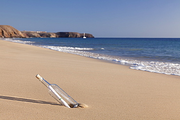 Message in a bottle, Playa Papagayo beach, near Playa Blanca, Lanzarote, Canary Islands, Spain, Atlantic, Europe