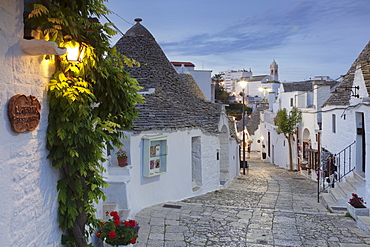 Trulli, traditional houses, Rione Monti area, Alberobello, UNESCO World Heritage Site, Valle d'Itria, Bari district, Puglia, Italy, Europe