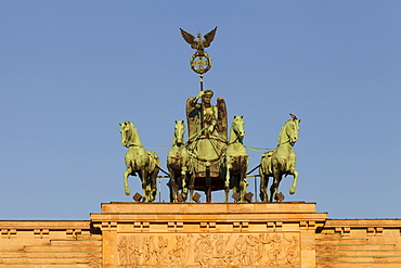 Brandenburg Gate (Brandenburger Tor), Quadriga, Berlin Mitte, Berlin, Germany, Europe