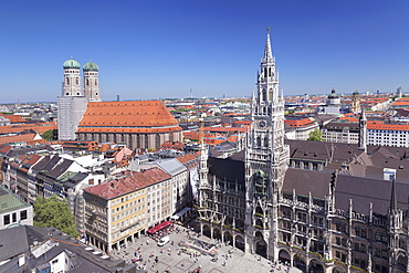 Marienplatz Square with town hall (Neues Rathaus) and Frauenkirche church, Munich, Bavaria, Germany, Europe