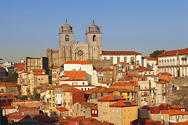 Se Cathedral at sunset, Ribeira District, UNESCO World Heritage Site, Porto (Oporto), Portugal, Europe