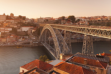 Ponte Dom Luis I Bridge, UNESCO World Heritage Site, Douro River, Porto (Oporto), Portugal, Europe