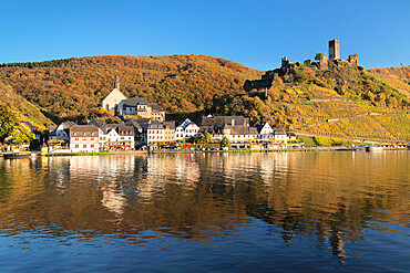 Town of Beilstein with Metternich Castle ruins on Moselle River, Rhineland-Palatinate, Germany, Europe