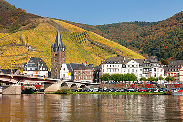 Bernkastel-Kues in autumn, Moselle Valley, Rhineland-Palatinate, Germany, Europe