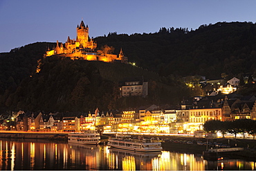 View over Moselle River to Reichsburg Castle, Cochem, Rhineland-Palatinate, Germany, Europe