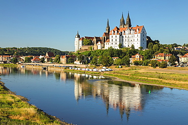 View over Elbe Ribe to Albrechtsburg Castle and Cathedral, Meissen, Saxony, Germany, Europe