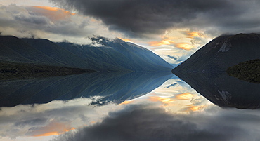 Sunset Lake Rotoiti, Mount Robert, Nelson Lakes National Park, Tasman District, South Island, New Zealand, Pacific