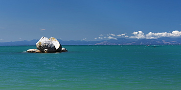 Split Apple Rock, Kaiteriteri, Tasman Bay, Tasman, South Island, New Zealand, Pacific