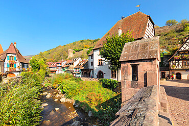 Weir Bridge across Weiss River, Kaysersberg, Alsace, Alsatian Wine Route, Haut-Rhin, France, Europe