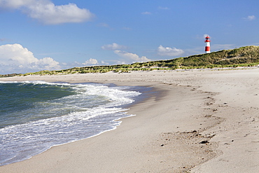 Beach and lighthouse List Ost, Ellenbogen, Sylt, North Frisian Islands, Nordfriesland, Schleswig Holstein, Germany, Europe