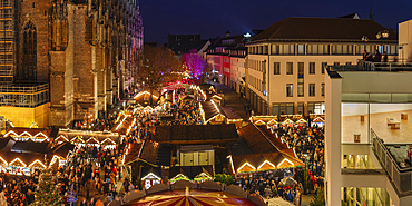 Christmas market in front of the Cathedral on Munsterplatz, Ulm, Baden-Wurttemberg, Germany, Europe