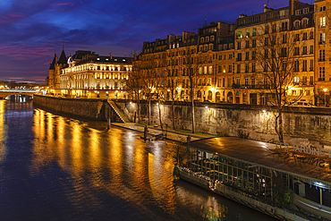 La Conciergerie at Seine River, Ile de la Cite, Ile Saint-Louis, Paris, Ile de France, France, Europe