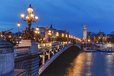 Pont Alexandre III bridge, River Seine, Invalides, Paris, Ile de France, France, Europe