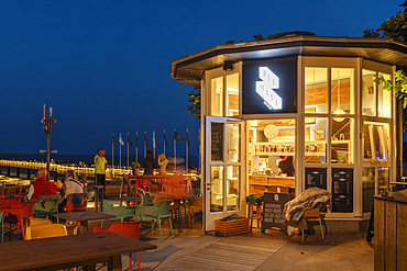 Bar an der Seebrücke, Binz, Insel Rügen, Mecklenburg-Vorpommern, Deutschland