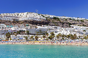 People at the beach and apartments, Puerto Rico, Gran Canaria, Spain, Atlantic, Europe