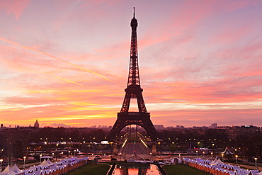 Eiffel Tower at sunrise, Paris, Ile de France, France, Europe 