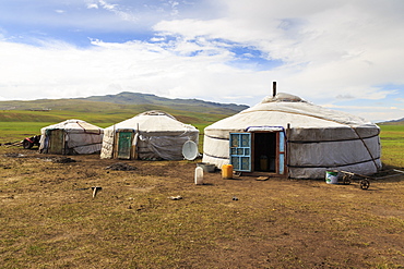 Line of family gers at a Summer nomad camp, distant gers and mountains, Khujirt, Uvurkhangai (Ovorkhangai), Central Mongolia, Central Asia, Asia