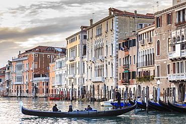 Gondola, La Volta, Grand Canal, elaborate Gothic palazzi at sunset in winter, Venice, UNESCO World Heritage Site, Veneto, Italy, Europe