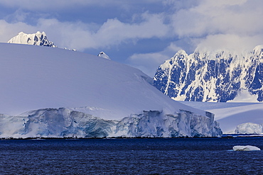 Glaciers, icebergs and misty mountains, Bismarck Strait, off Anvers Island and Wiencke Island, Antarctic Peninsula, Antarctica, Polar Regions