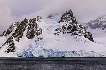 Mountains and glaciers of False Cape Renard, Lemaire Channel entrance, evening light, Antarctic Peninsula, Antarctica, Polar Regions