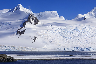 Low lying Half Moon Island, Livingston Island mountains and glaciers, evening sun, South Shetland Islands, Antarctica, Polar Regions