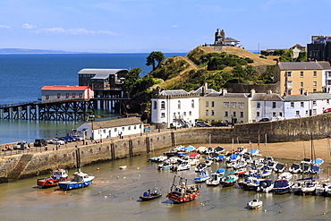 Harbour Beach, boats, colourful historic buildings, Castle Hill, lifeboat station on a hot sunny day, Tenby, Pembrokeshire, Wales, United Kingdom, Europe