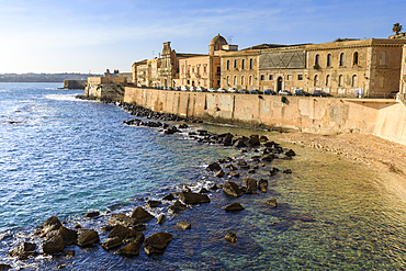 Waterfront, Ortigia (Ortygia), early morning, Syracuse (Siracusa), UNESCO World Heritage Site, Sicily, Italy, Mediterranean, Europe