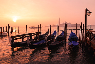 Venetian sunrise, winter fog, gondolas, San Giorgio Maggiore and Lido, Venice, UNESCO World Heritage Site, Veneto, Italy, Europe