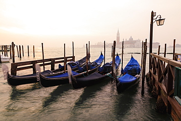 Venetian sunrise, winter fog, gondolas, San Giorgio Maggiore and Lido, Venice, UNESCO World Heritage Site, Veneto, Italy, Europe