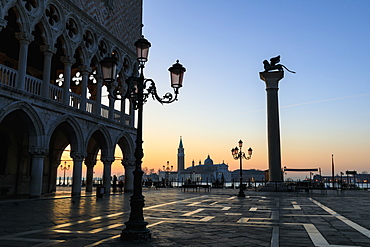 Blue hour, before sunrise in winter, Doge's Palace, Piazzetta San Marco, Venice, UNESCO World Heritage Site, Veneto, Italy, Europe