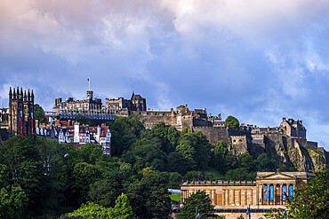 View of the historic skyline of Edinburgh showing the castle and the towers of St. Giles' Cathedral (the High Kirk), Edinburgh, Scotland, United Kingdom, Europe