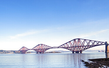 The Forth Rail Bridge, a 19th century girder bridge crossing the Firth of Forth estuary, UNESCO World Heritage Site, Scotland, United Kingdom, Europe