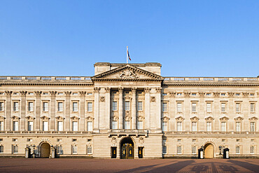 The facade of Buckingham Palace, the official residence of the Queen in Central London, England, United Kingdom, Europe