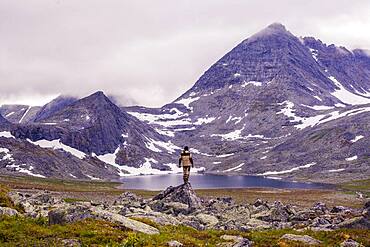 Mari hiker admiring remote mountains