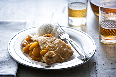 Peach pie and ice cream