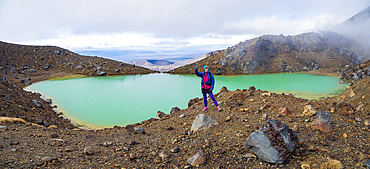 New Zealand, Waikato, Tongariro National Park, Hiker standing by lake