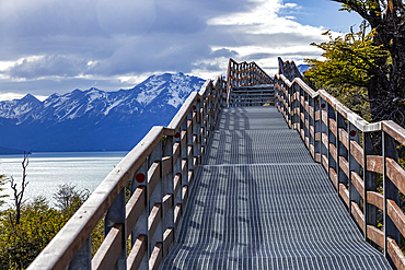 Argentina, Santa Cruz, El Calafate, Empty walkway at Perito Moreno Glacier