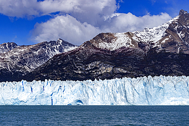 Argentina, Santa Cruz, El Calafate, View of Perito Moreno Glacier with water in foreground