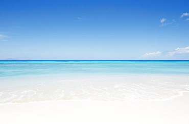 Turquoise water and empty Turners Beach