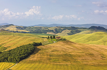 Green rolling hills and farm houses of Crete Senesi (Senese Clays), Province of Siena, Tuscany, Italy, Europe